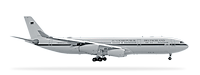 Ein Flugzeug vom Typ Airbus A340 freigestellt in Seitenansicht