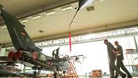 In dieser Luftfahrzeughalle stehen Tornados für die Ausbildung der Techniker der Bundeswehr bereit.