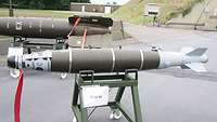 Lasergestützte Präzisionswaffe Guided#en Bomb#en Unit#en 54 (GBU-54).