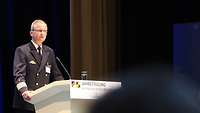Der neue Leiter des Kompetenzzentrums für Reservistenangelegenheiten der Bundeswehr bei seiner Rede