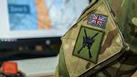 Patches zeigen, dass dieser Soldat zur Royal Air Force gehört. 