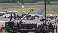 Beim Tag der Bundeswehr 2017 wurden in Diepholz unter anderem ein Tornado, ein Patriot und eine Antennenmastanlage gezeigt.