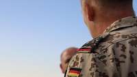Auf der Schulter eines deutschen Soldaten im Einsatz erkennt man den Dienstgrad Oberst