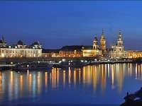 Panorama Dresden in der Dämmerung