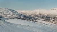 Schneebedecktes Gebirge in Nordnorwegen