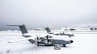 Die Transportflugzeuge A400M aus dem Lufttransportgeschwader 62 aus Wunstorf liegen auf der Bodo Air Force Base