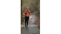 Stabsfeldwebel Carsten Hermann ist beim Training im Wald. Er läuft auch bei schlechtem Wetter, Wind und Regen.