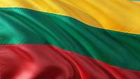 Eine Litauische Flagge im Wind