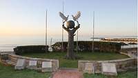 Am Stadtrand von Limassol steht direkt am Strand eine eindrucksvolle Bronzestatue