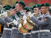 Soldaten des Musikkorps der Bundeswehr beim musizieren