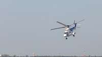 Hubschrauber vom Typ Cougar AS532 startet vom Flughafen Tegel