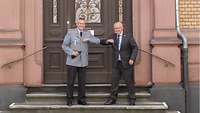 Oberbürgermeister Peter Labonte und Generalmajor André Bodemann 