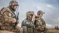 Resolute Support drei Soldaten verschiedener Nationen 