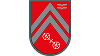 Auf dem roten Wappen das Mainzer Rad, darüber silberne Doppelsparen, oben rechts zwei Schwingen