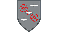 Auf dem grauen Wappen das sechsspeichige Mainzer Rad rot, darüber fliegen drei Wildgänse.