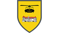 Auf dem goldenen Wappen ist das Schloss aus Celle abgebildet. Darüber fliegt ein Hubschrauber.