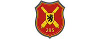 Auf rotem Grund zwei goldene Kanonenrohre, darauf das Wappen der 10. Panzerdivision, die Zahl 295.