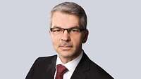 Portraitfoto von Prof. Dr. Carlo Masala, Professor für internationale Politik an der UniBw München