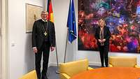 Begegnung in der Dienststelle der Wehrbeauftragten in Berlin: Wehrbeauftragte Eva Högl und Militärbischof Bernhard Felmberg
