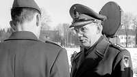 De Maizière speaks to soldiers