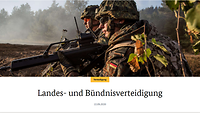 Startseite Landesund Bundnisverteidigung des BMVg, zwei Soldaten beobachten das Vorfeld