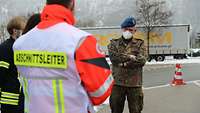 Johanniter erklärt Generalarzt seine Aufgaben