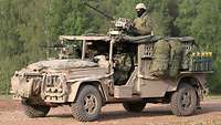 KSK-Soldaten im Gefechtsfahrzeug Serval