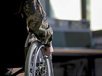 Soldat im Rollstuhl