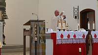 Militärpfarrer Schneider bei der Eucharistiefeier