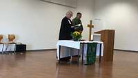 Militärpfarrerin Brigitte Pagnoux und Pfarrer Herbert Kampmann im Gottesdienst