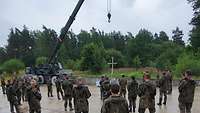 Soldaten beim Gottesdienst auf demTruppenübungsplatz Grafenwöhr