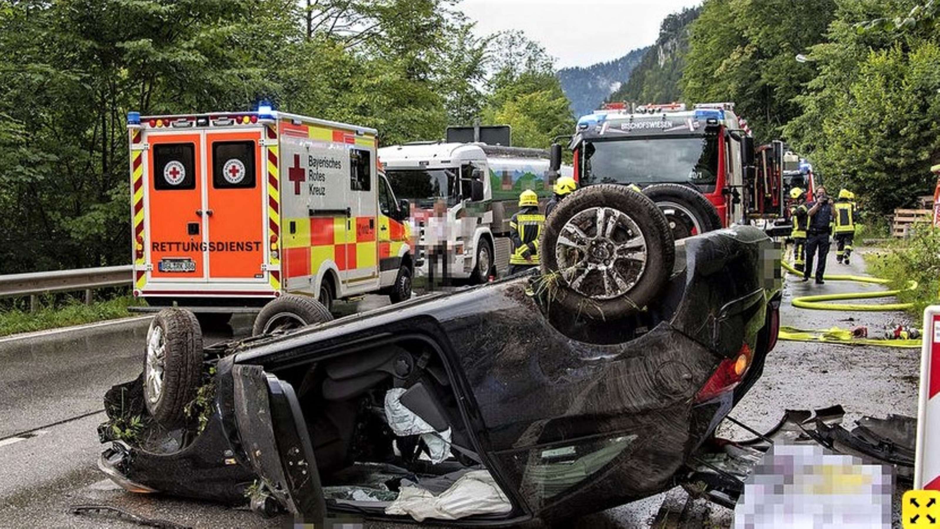 Gebirgsjäger Leisten Erste Hilfe Nach Einem Verkehrsunfall