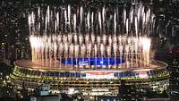 Feuerwerk bei der Abschlussfeier der Olympischen Spiele in Tokio 2021.