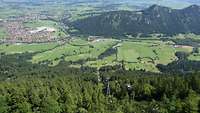 Weitsicht vom Berg ins Pfrontner Tal im Allgäu 