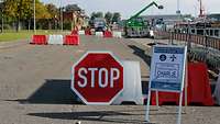 Absperrung vor dem Checkpoint