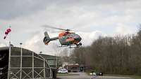 Ein SAR-Hubschrauber startet vom Fliegerhorst Nörvenich