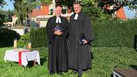 Militärdekan Peter Schmidt (rechts) verabschiedete Militärpfarrer Klaus Kaiser aus Frankenberg