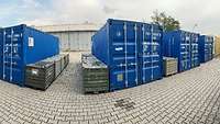 Blaue Container.