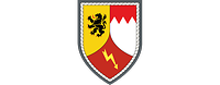 Dreigeteiltes rot-goldenes Wappen mit schwarzem Löwen, stilisiertem Palisadenzaun, Fernmeldeblitz.