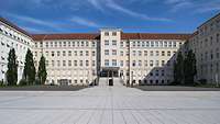 Gebäude (Außenansicht) des Bundesministeriums der Verteidigung in Berlin