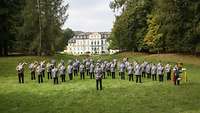 Das Heeresmusikkorps Kassel im Schlosspark Wilhelmsthal.