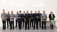 Gruppenfoto der Preisträgerinnen und Preisträger zusammen mit dem Inspekteur CIR.