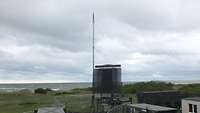 Das Radar RAT 31 aufgebaut an einer Küste
