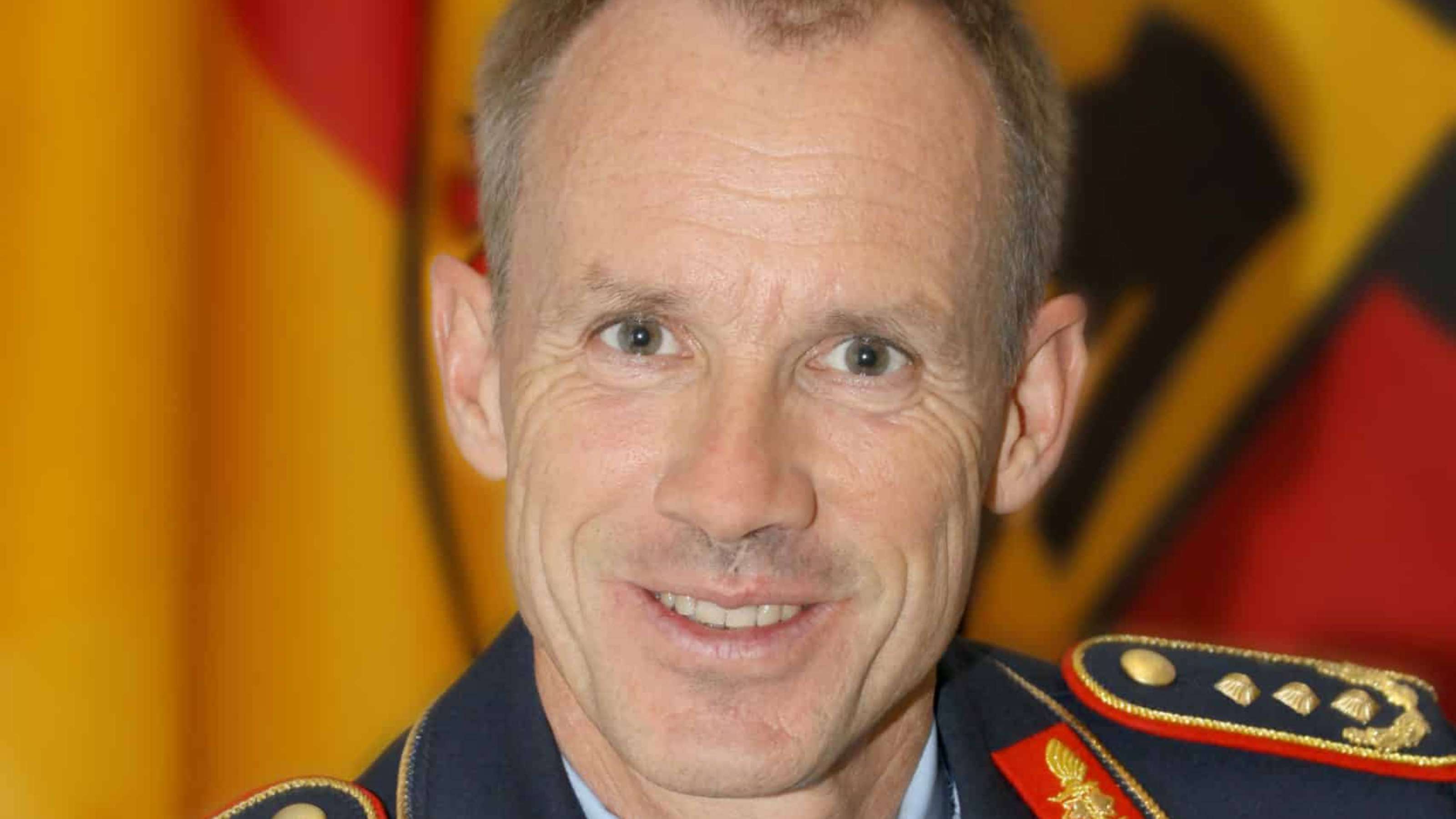 Lieutenant General Thorsten Poschwatta