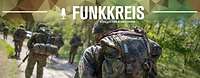 Logo "Funkkreis" und Text "Heimatschutz", dahinter Polygonmuster und marschierende Soldaten