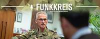 Logo "Funkkreis" und Text "General Arlt", dahinter Polygonmuster und ein Soldat im Interview