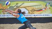 Eine Spielszene beim Beachvolleyball