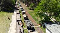 arious armored Bundeswehr vehicles are on railroad cars.