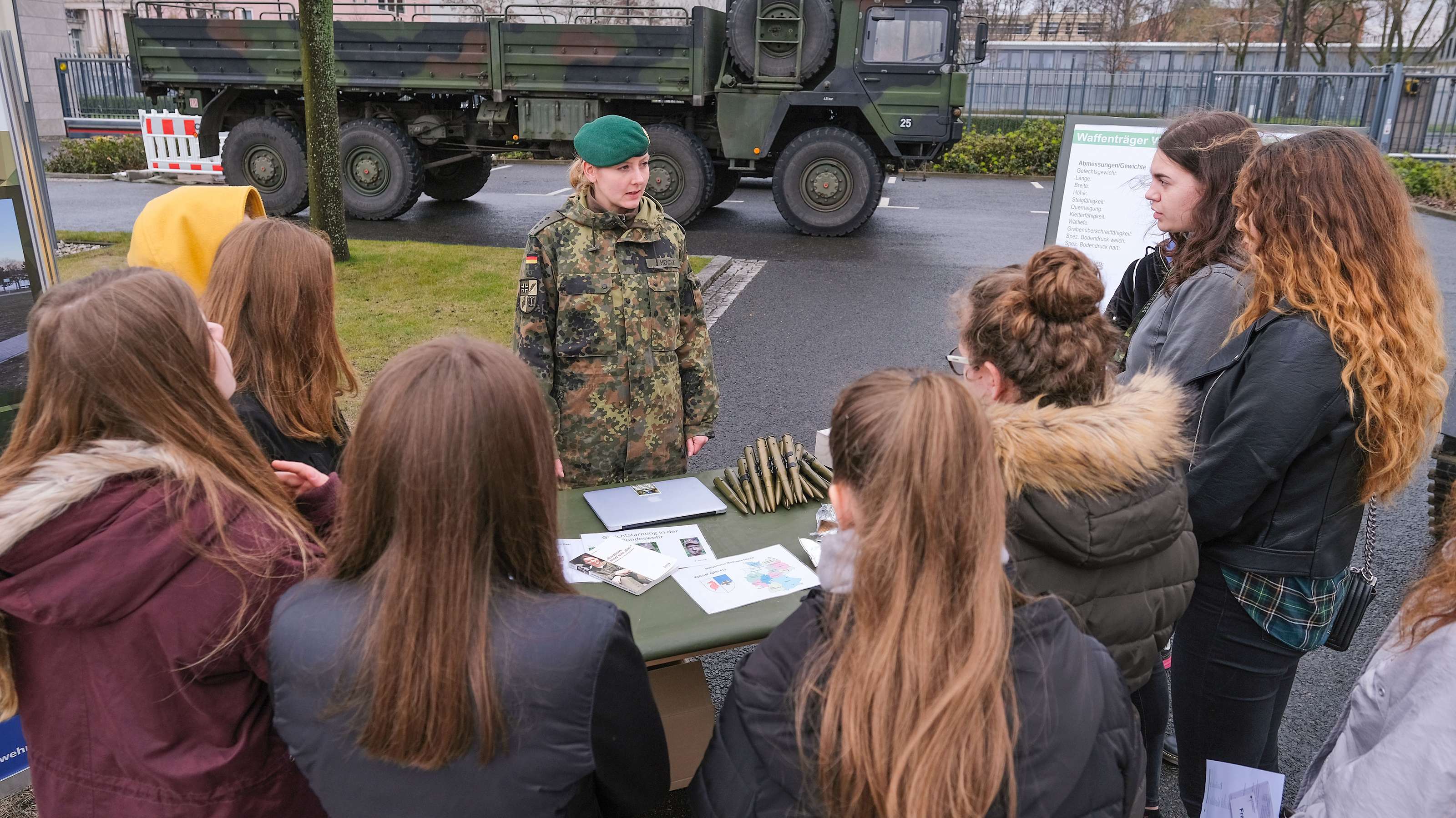 Aus dem Archiv Girls Day bei der Bundeswehr