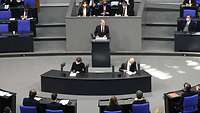 Bundeskanzler Olaf Scholz bei einer Rede im Deutschen Bundestag